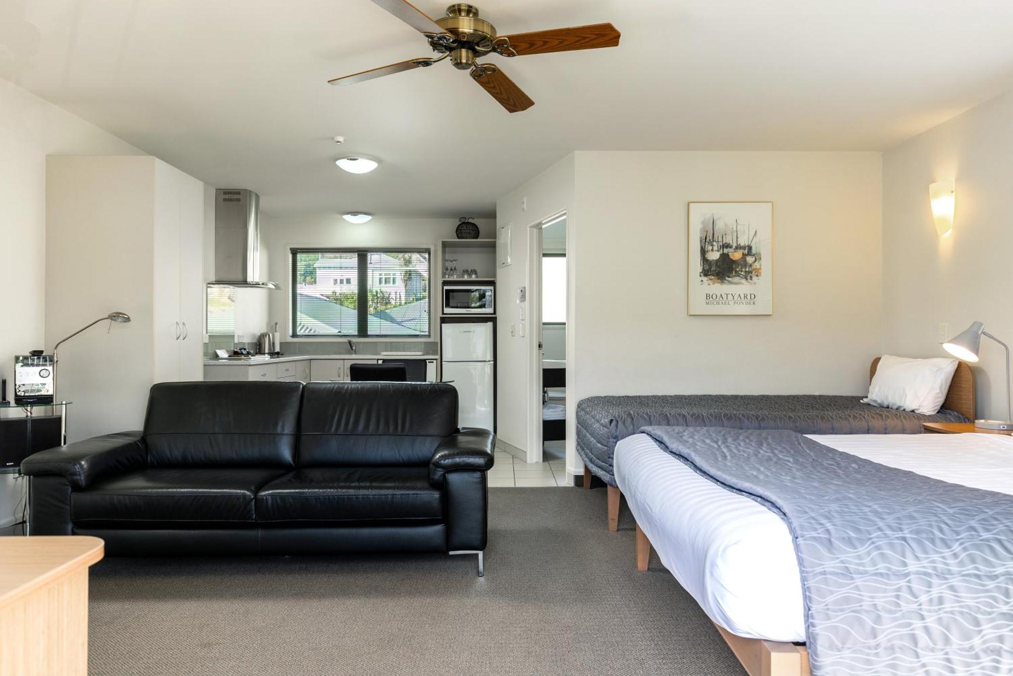 Motel Jasmine Court 4*