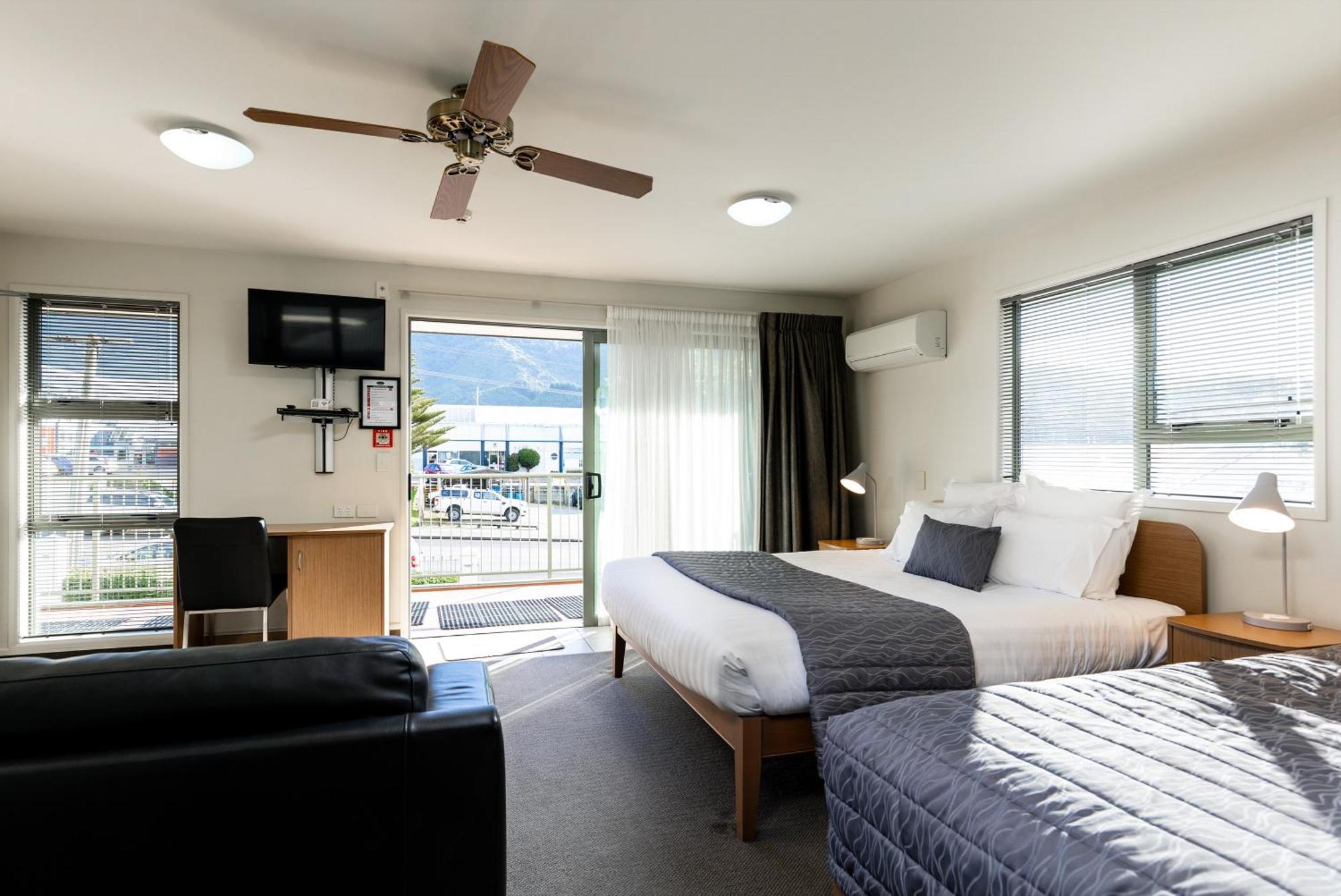 Jasmine Court Motel 4*